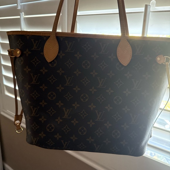 Louis Vuitton Neverfull MM Monogram - Picture 3 of 8